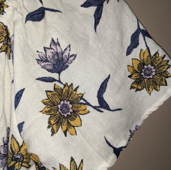 *$5 with bundleSuper cute Sunflower Old Navy Top - Picture 12 of 14